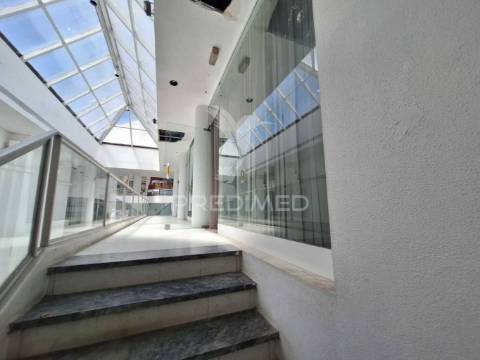 Loja no centro comercial vila nova em albufeira - oura