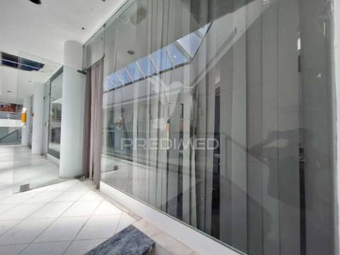 Loja no centro comercial vila nova em albufeira - oura