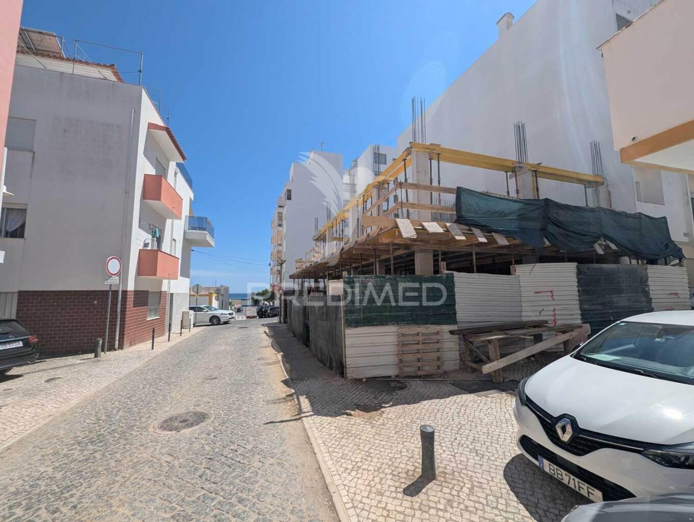 T2, segunda linha de monte gordo, vista mar, praia a 100m