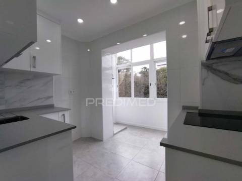 Apartamento totalmente remodelado t1 arroios lisboa