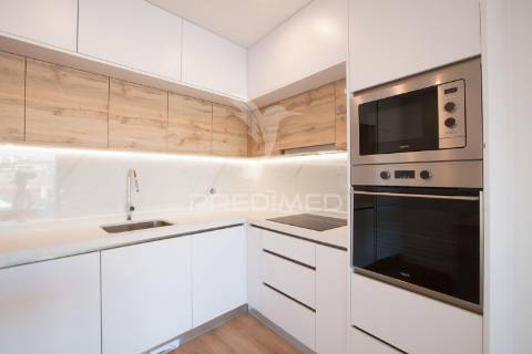 Moradia nova - piscina - funchalinho / costa caparica