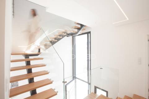 Moradia nova - piscina - funchalinho / costa caparica