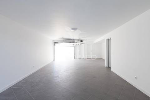 Moradia nova - piscina - funchalinho / costa caparica