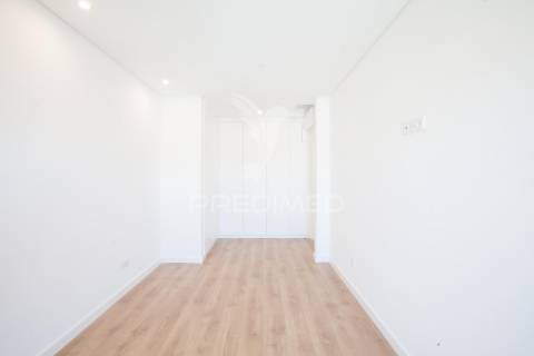 Moradia nova - piscina - funchalinho / costa caparica