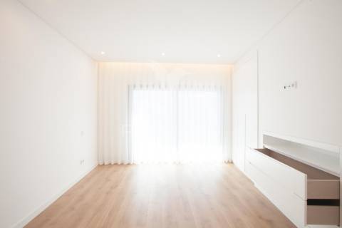 Moradia nova - piscina - funchalinho / costa caparica