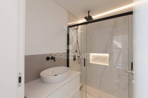 Moradia nova - piscina - funchalinho / costa caparica