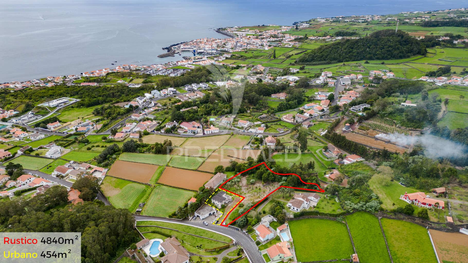 Edifício com 4 apartamentos (2 - t2 e 2 -t1) mais terreno rústico