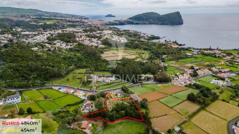 Edifício com 4 apartamentos (2 - t2 e 2 -t1) mais terreno rústico