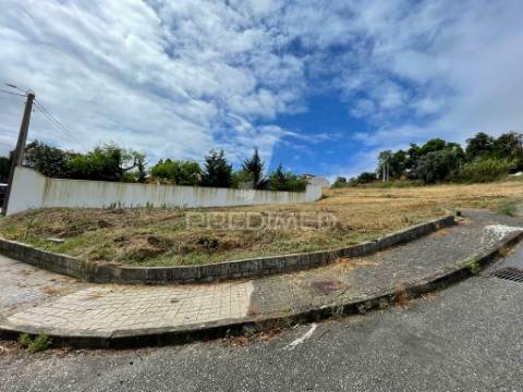 ´terreno urbano com projecto aprovado