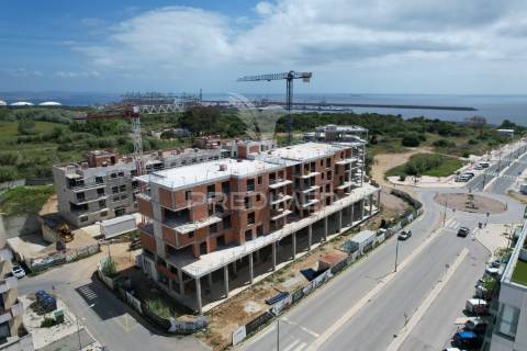 Apartamento t3 com varanda e vista mar