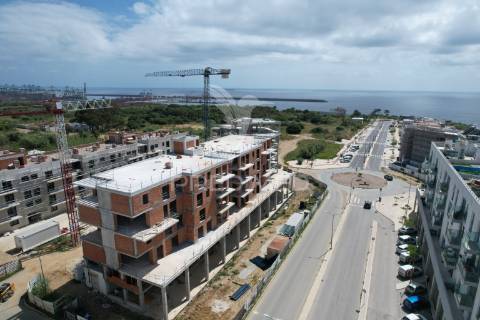 Apartamento t3 com varanda e vista mar