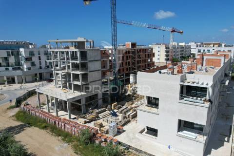 Apartamento t3 com varanda e vista mar