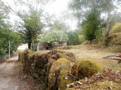 Quintinha com 2 moradias para reconstruir