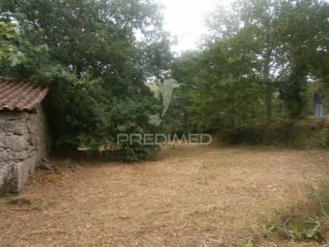 Quintinha com 2 moradias para reconstruir