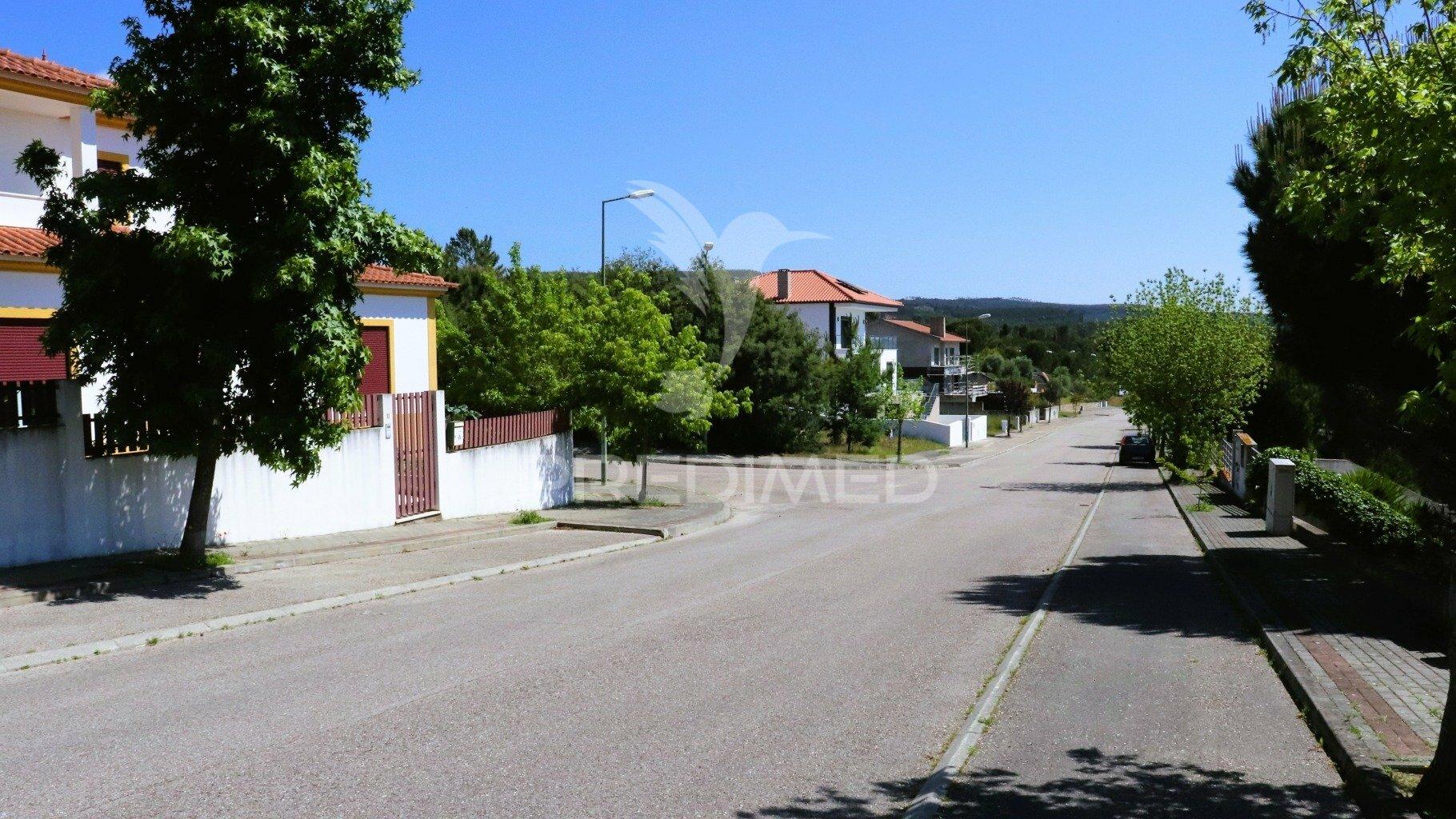 Lote para construção de moradia unifamiliar