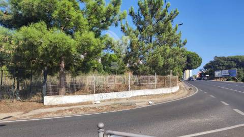 Terreno para construção - confina com estrada nacional