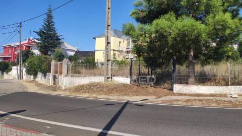 Terreno para construção - confina com estrada nacional