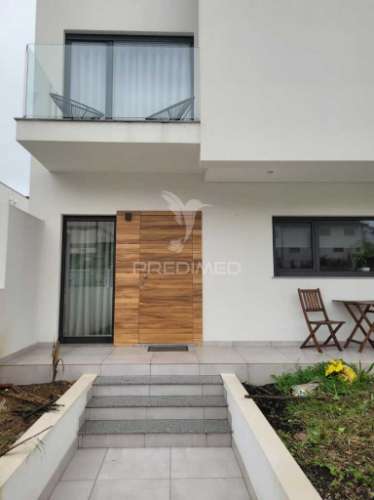 Moradia t3 em banda em ribeirão