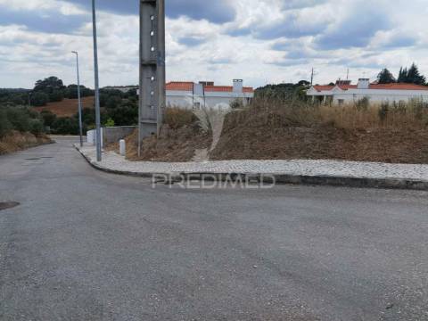 Terreno urbano com área total de 651,78m2 na localidade de alcanena