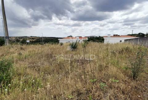 Terreno urbano com área total de 651,78m2 na localidade de alcanena