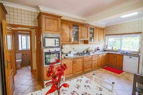 Moradia mediterrânica com piscina e jardim em são brás de alportel