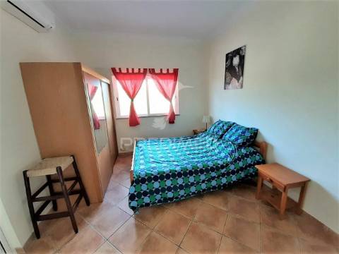 Moradia mediterrânica com piscina e jardim em são brás de alportel