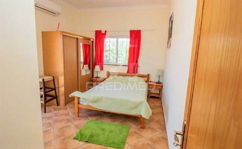 Moradia mediterrânica com piscina e jardim em são brás de alportel