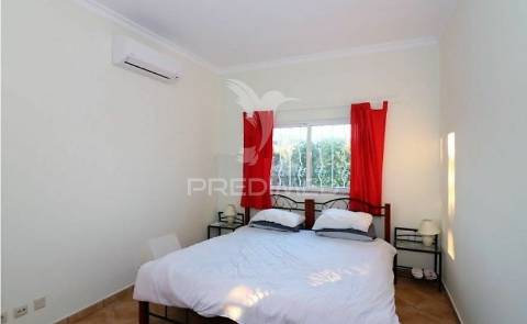 Moradia mediterrânica com piscina e jardim em são brás de alportel