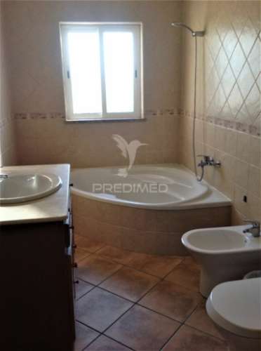 Moradia mediterrânica com piscina e jardim em são brás de alportel