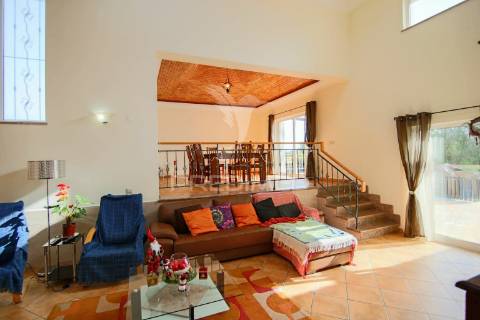 Moradia mediterrânica com piscina e jardim em são brás de alportel