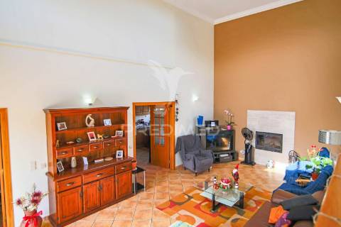 Moradia mediterrânica com piscina e jardim em são brás de alportel