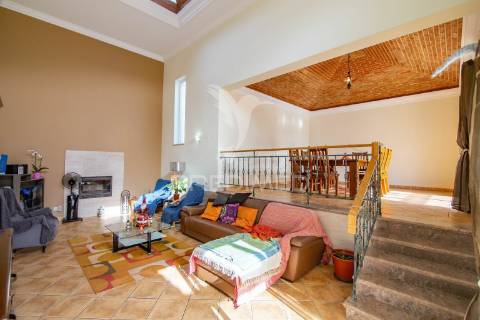 Moradia mediterrânica com piscina e jardim em são brás de alportel