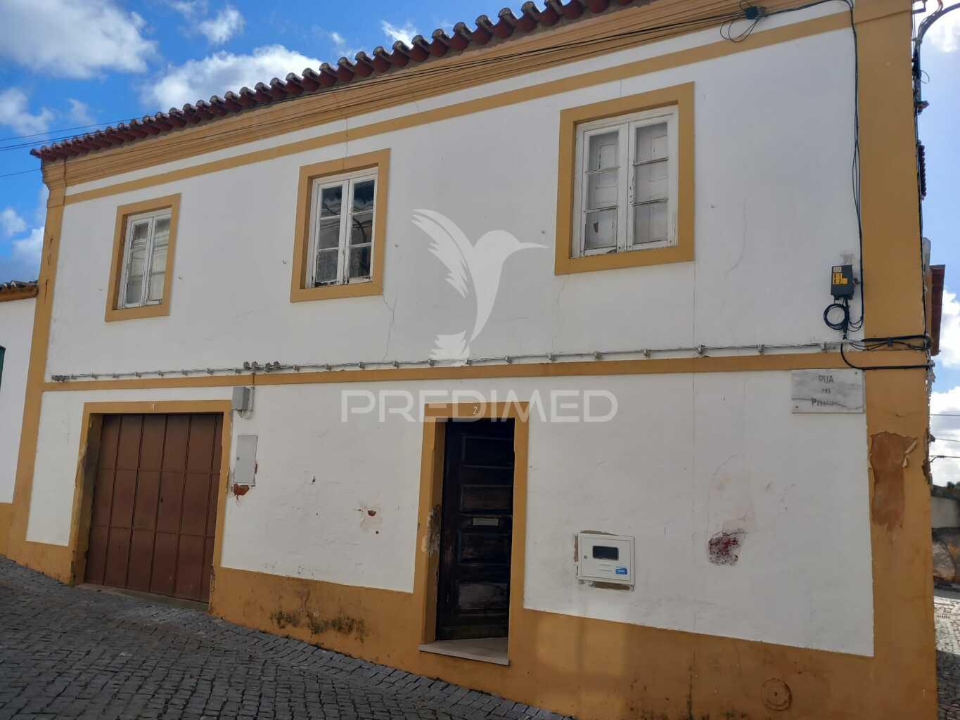 Moradia bi-familiar t6 e com espaço comercial - alter do chão