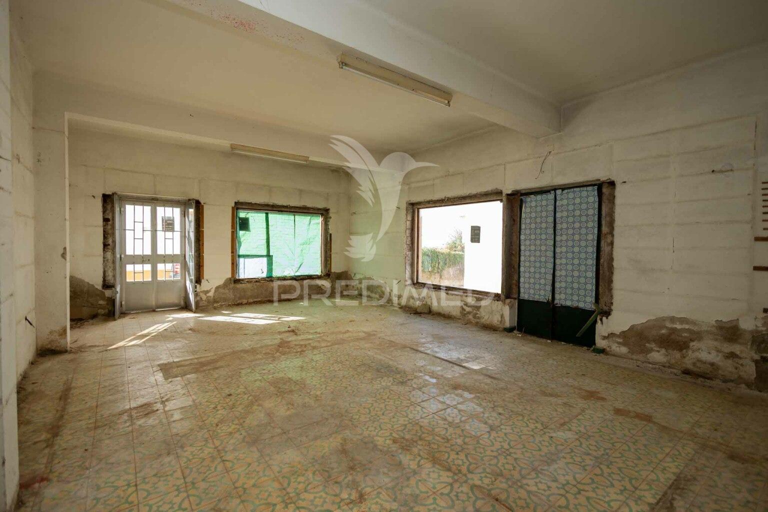 Moradia bi-familiar t6 e com espaço comercial - alter do chão