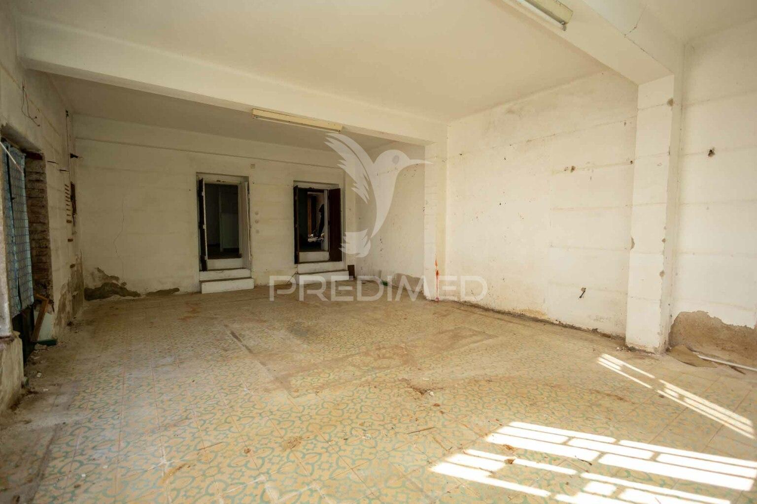 Moradia bi-familiar t6 e com espaço comercial - alter do chão