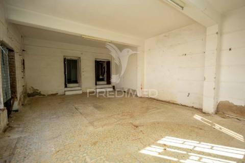 Moradia bi-familiar t6 e com espaço comercial - alter do chão