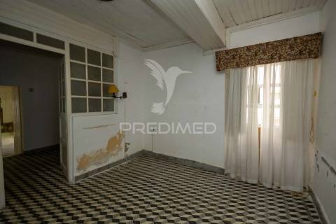 Moradia bi-familiar t6 e com espaço comercial - alter do chão