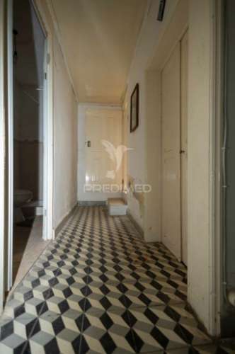 Moradia bi-familiar t6 e com espaço comercial - alter do chão