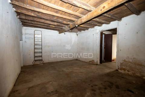 Moradia bi-familiar t6 e com espaço comercial - alter do chão