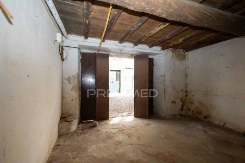 Moradia bi-familiar t6 e com espaço comercial - alter do chão