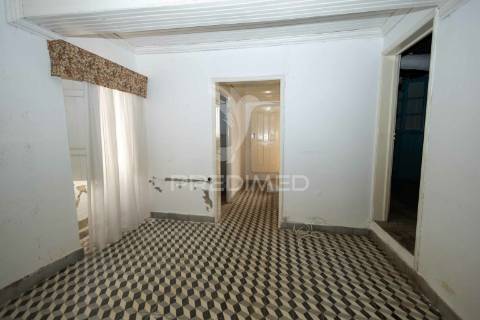 Moradia bi-familiar t6 e com espaço comercial - alter do chão