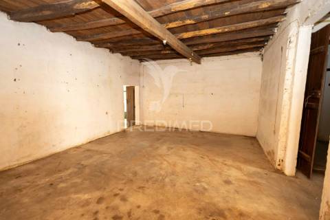 Moradia bi-familiar t6 e com espaço comercial - alter do chão