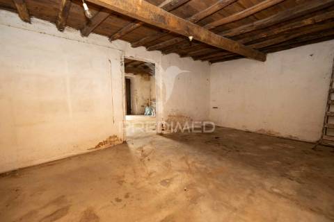 Moradia bi-familiar t6 e com espaço comercial - alter do chão