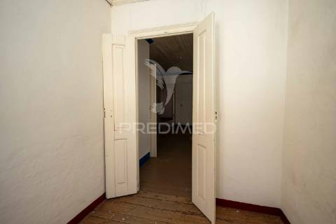 Moradia bi-familiar t6 e com espaço comercial - alter do chão