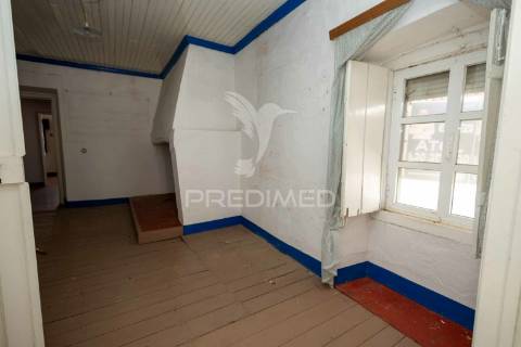 Moradia bi-familiar t6 e com espaço comercial - alter do chão