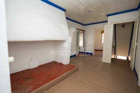 Moradia bi-familiar t6 e com espaço comercial - alter do chão