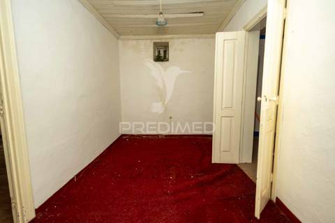 Moradia bi-familiar t6 e com espaço comercial - alter do chão