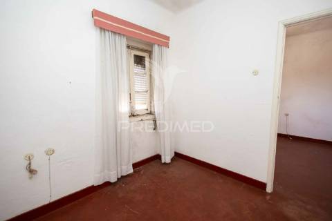 Moradia bi-familiar t6 e com espaço comercial - alter do chão