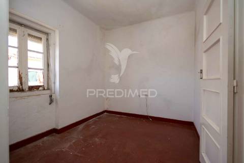 Moradia bi-familiar t6 e com espaço comercial - alter do chão