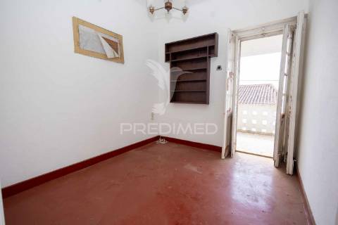 Moradia bi-familiar t6 e com espaço comercial - alter do chão